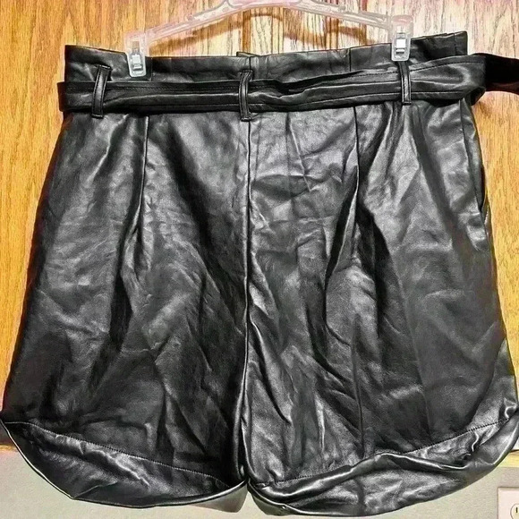 Lulus‎ size XL black pleather shorts - Picture 2 of 5